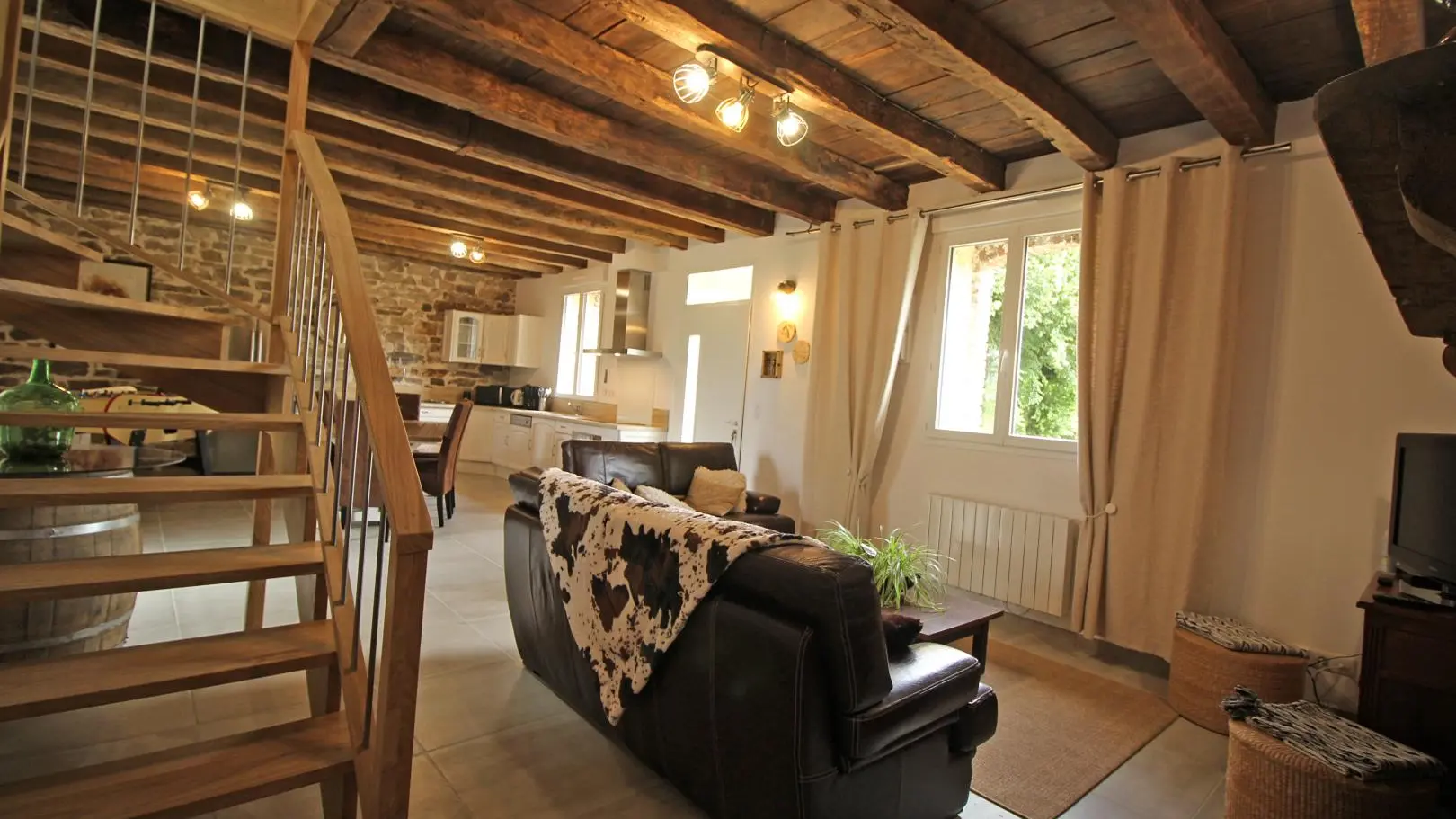 Gîte 'La réserve' à Saint Yrieix la Perche en Haute-Vienne (Nouvelle Aquitaine)
ACCES A L'ETAGE_14