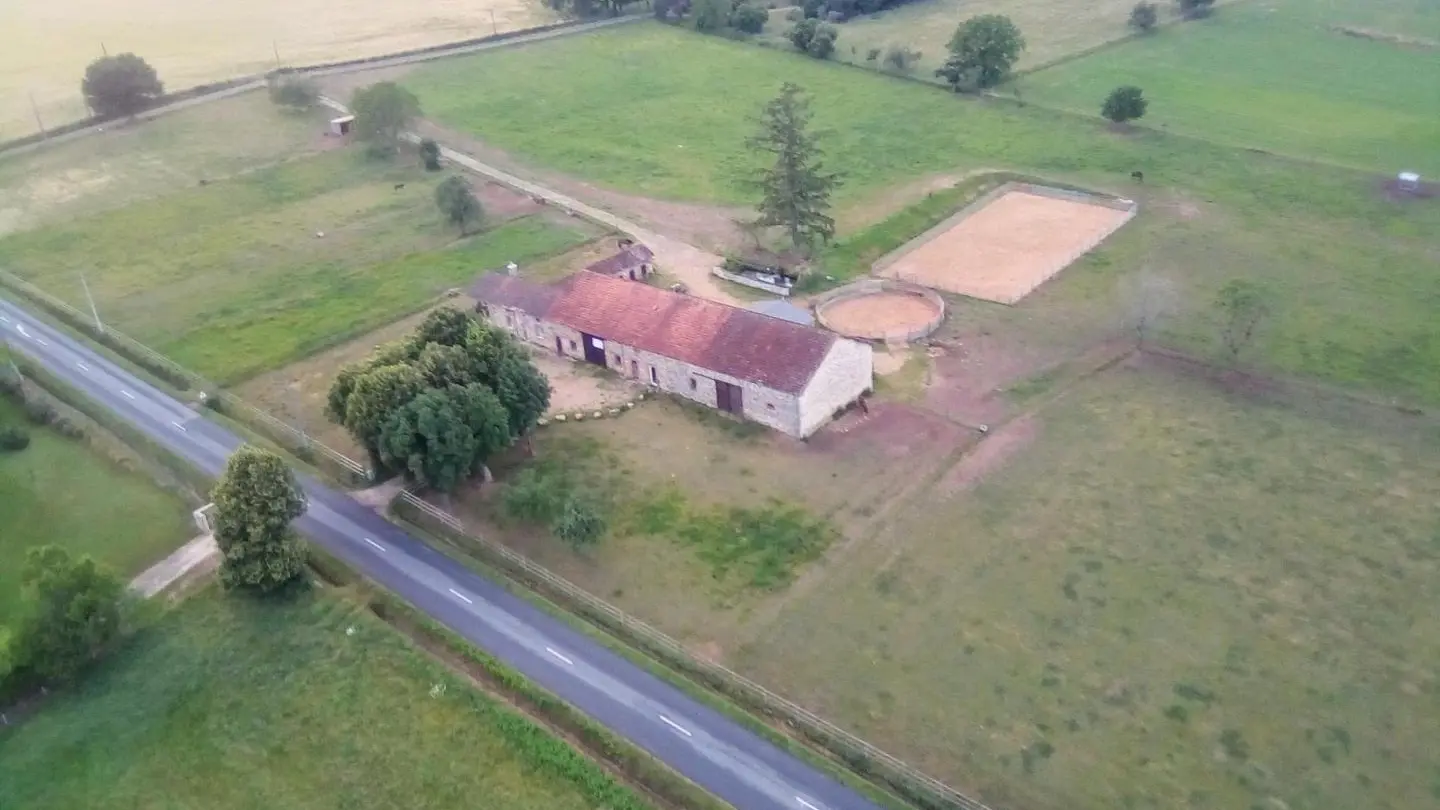 Gîte 'La réserve' à Saint Yrieix la Perche en Haute-Vienne (Nouvelle Aquitaine)
VUE AERIENNE DU SITE_43