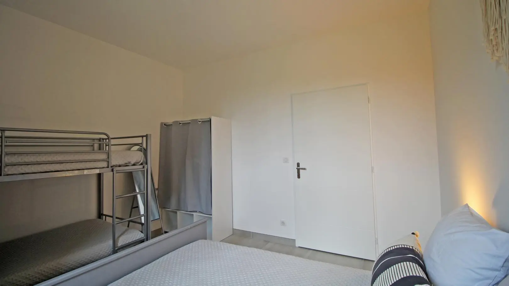 Gîte 'La réserve' à Saint Yrieix la Perche en Haute-Vienne (Nouvelle Aquitaine)
CHAMBRE REZ DE CHAUSSEE_23
