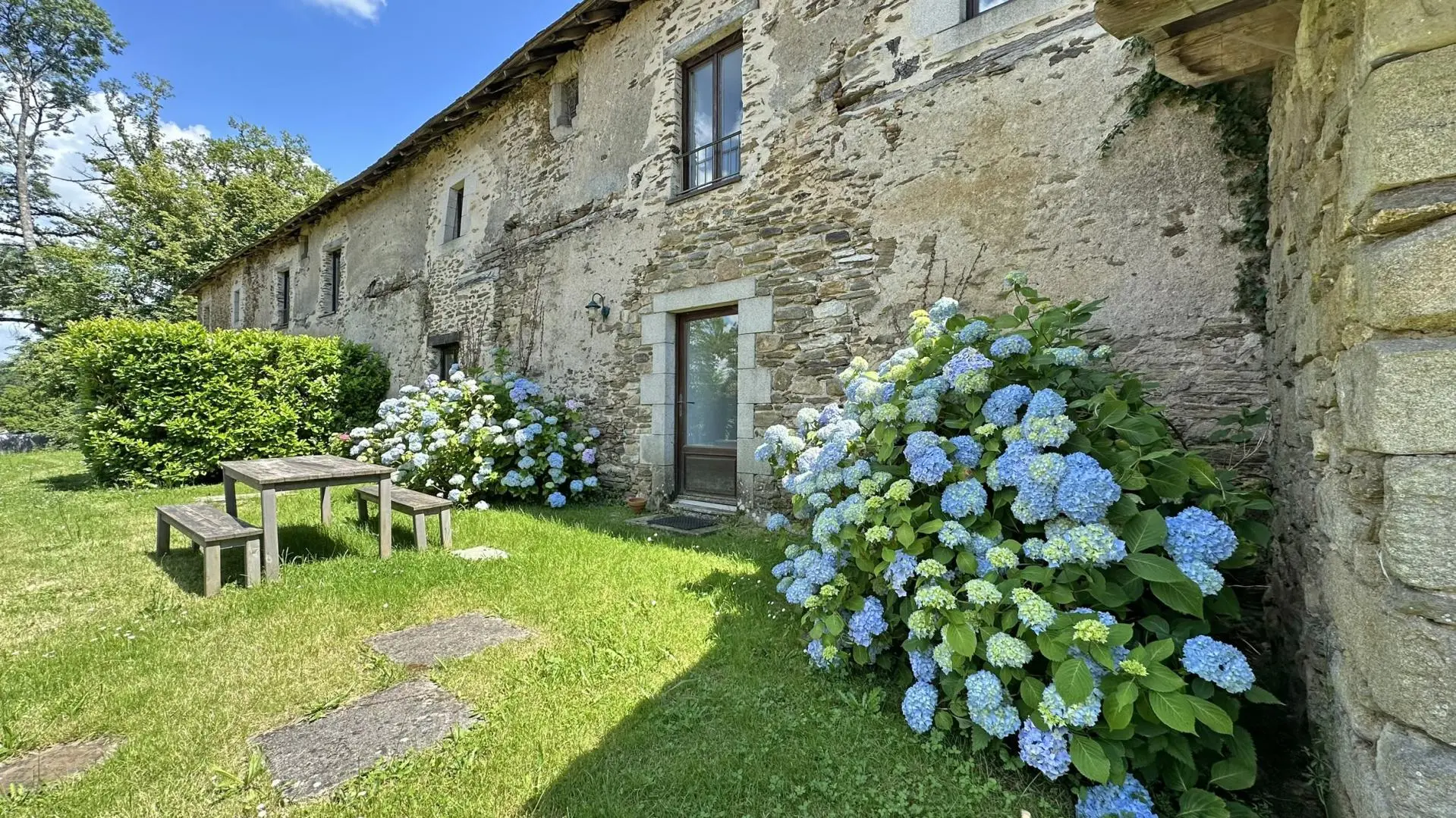Le vieux château à Vicq sur Breuilh en Haute-Vienne (Limousin)_23