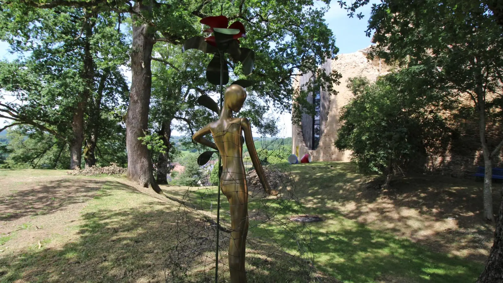 Le vieux château à Vicq sur Breuilh en Haute-Vienne (Nouvelle Aquitaine)_48