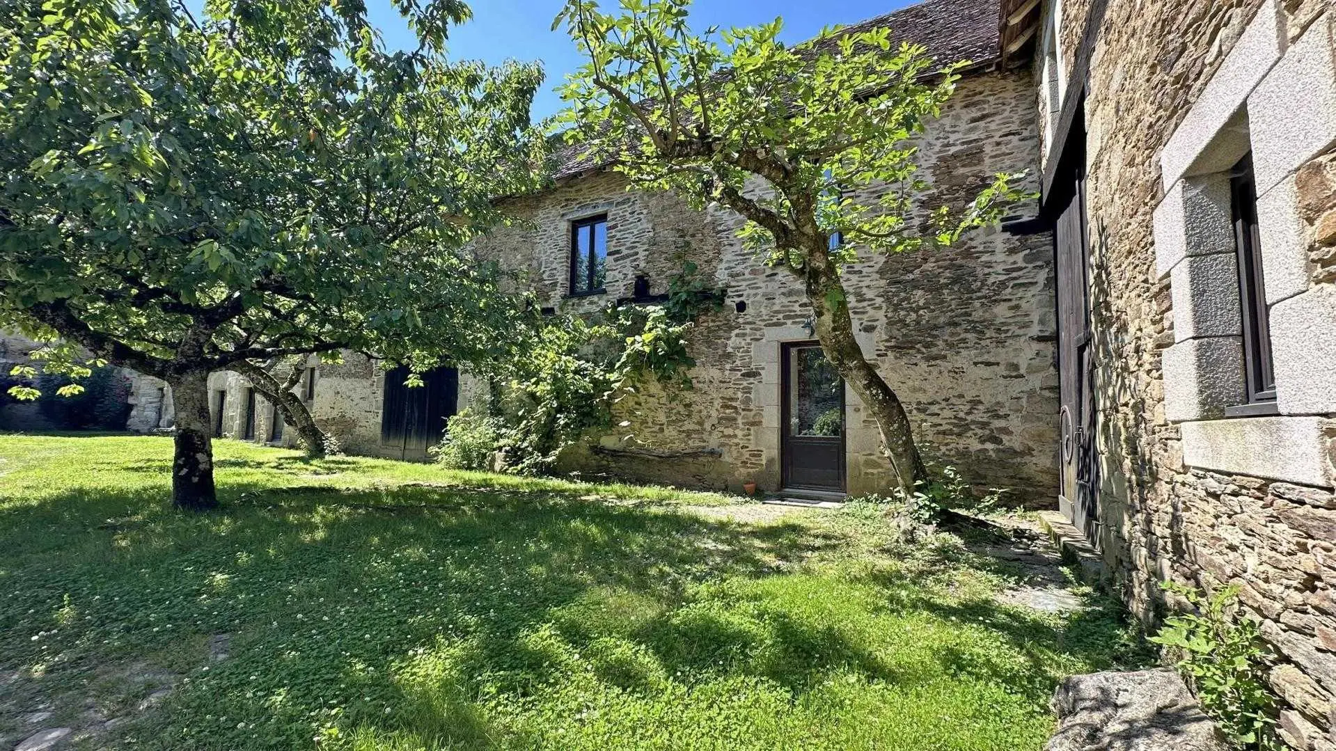 Le vieux château à Vicq sur Breuilh en Haute-Vienne (Nouvelle Aquitaine)_33