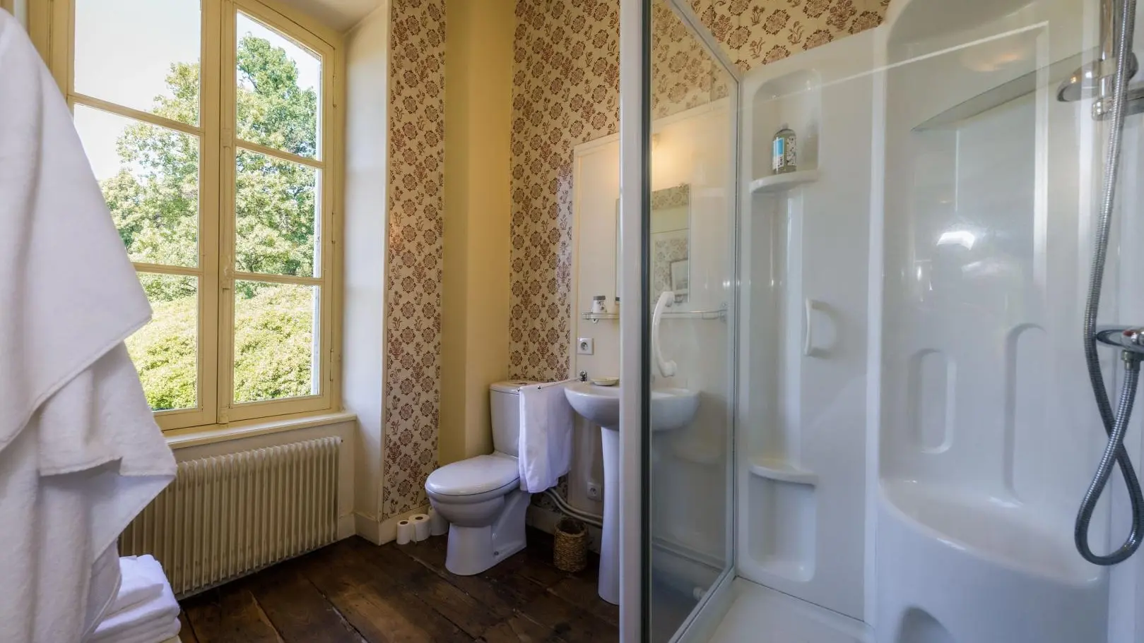 Le Petit Château à Vicq sur Breuilh en Haute-Vienne (Nouvelle Aquitaine) - Chambre Iberia_46