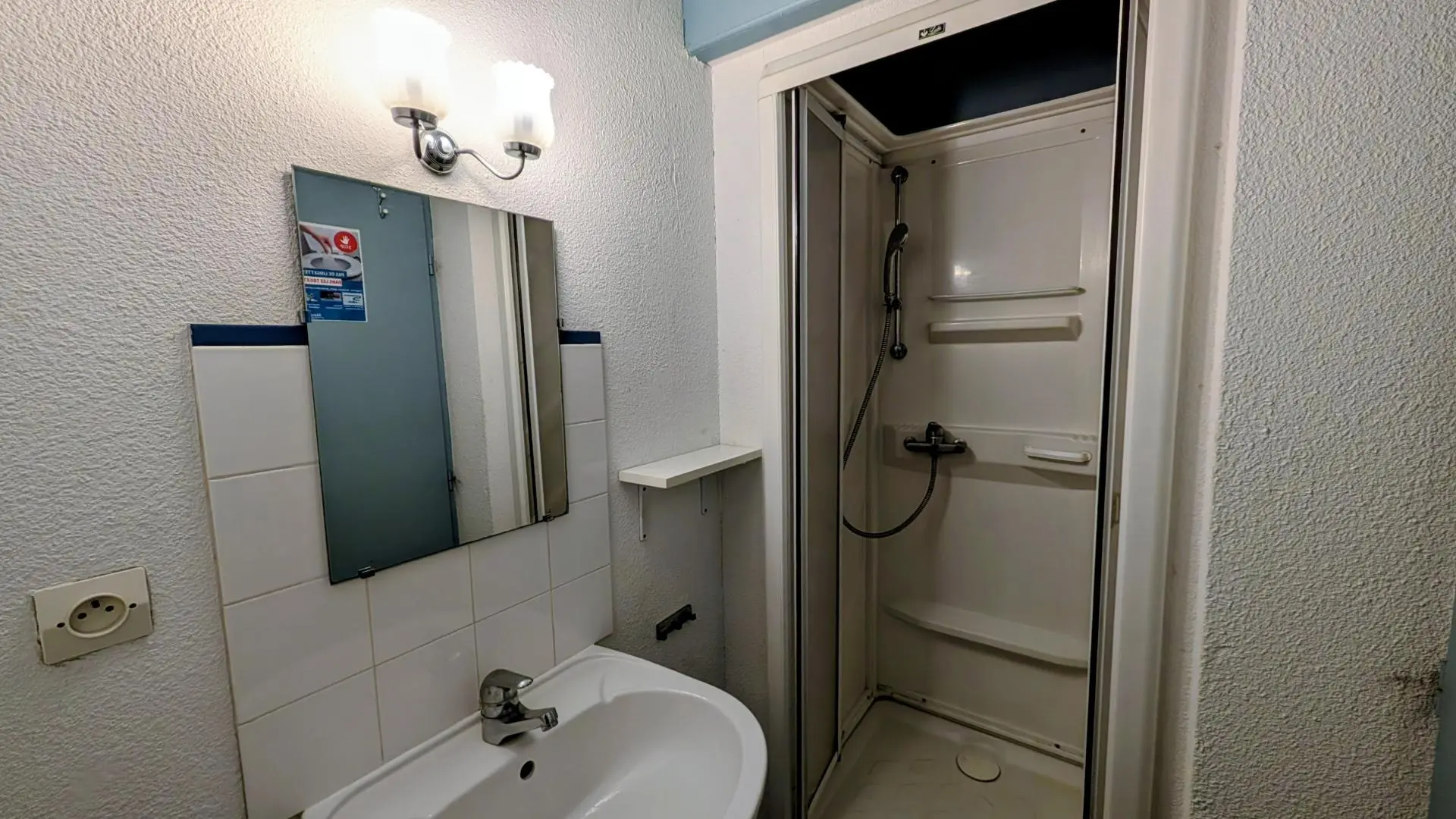 Gite Chataignol - Etang de La Roche à Meuzac en Haute-Vienne (Limousin)- douche étage_9