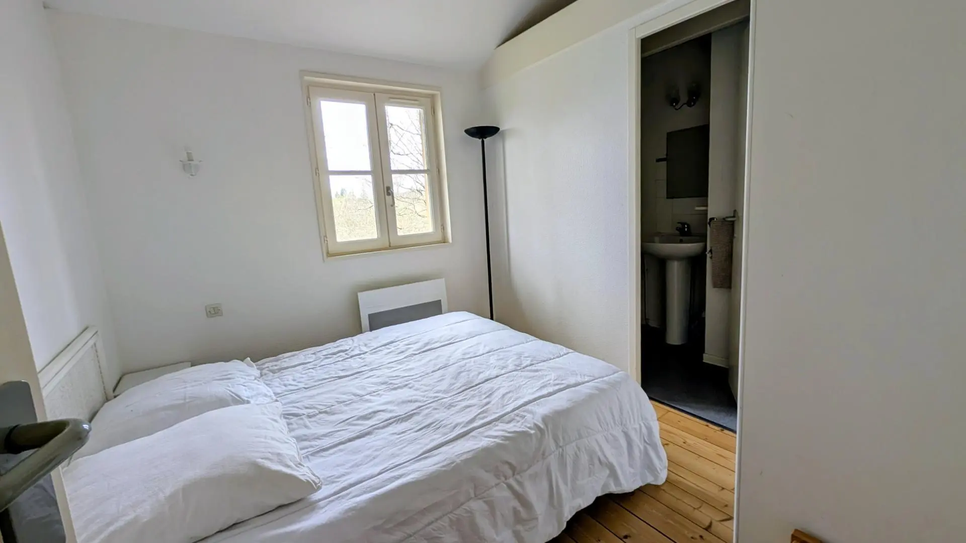 Gite Chavagnac - Etang de La Roche à Meuzac en Haute-Vienne (Limousin) - chambre étage_10