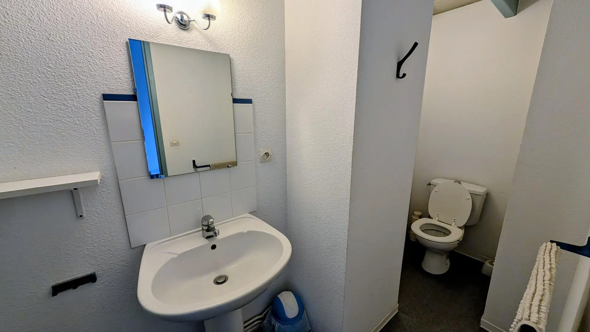 Gite Royer - Etang de La Roche à Meuzac en Haute-Vienne (Limousin) - douche lavabo wc privés à chambre double étage_10