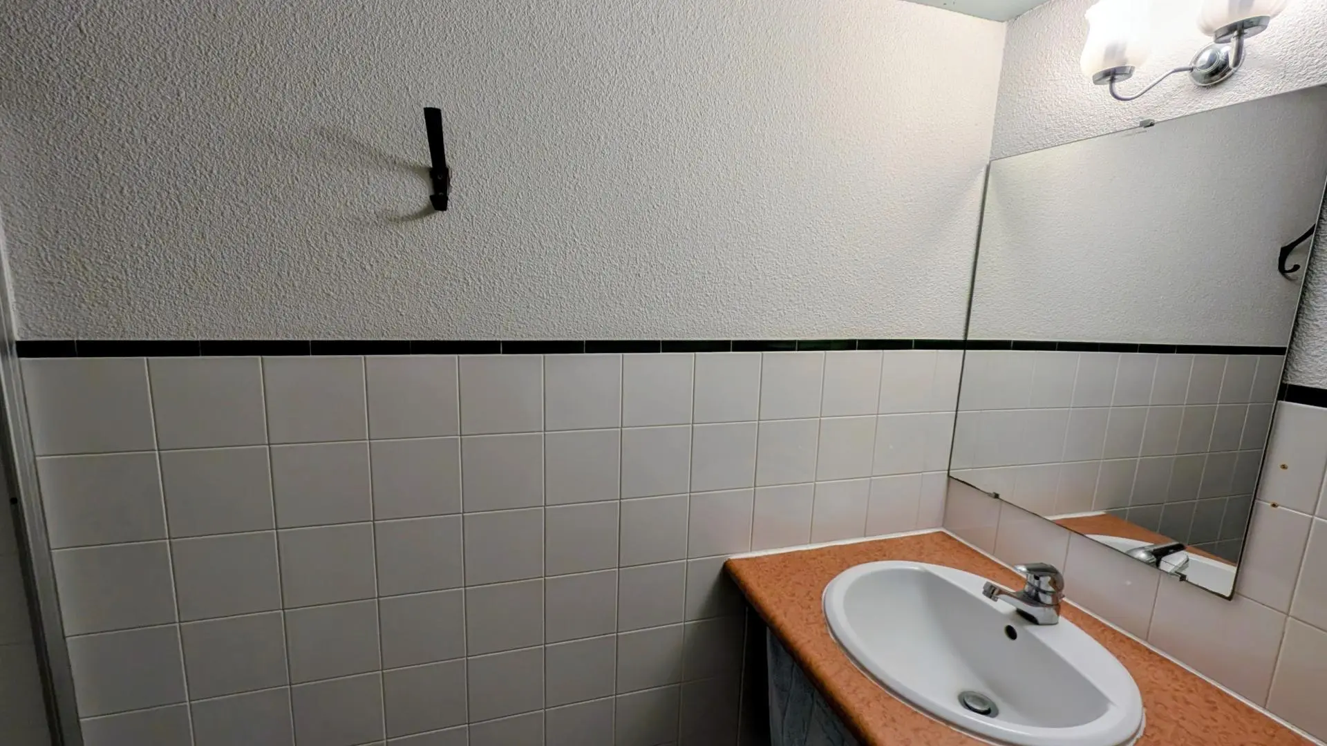 Gîte Basse Roche à Meuzac en Haute-Vienne - Limousin salle d'eau_7