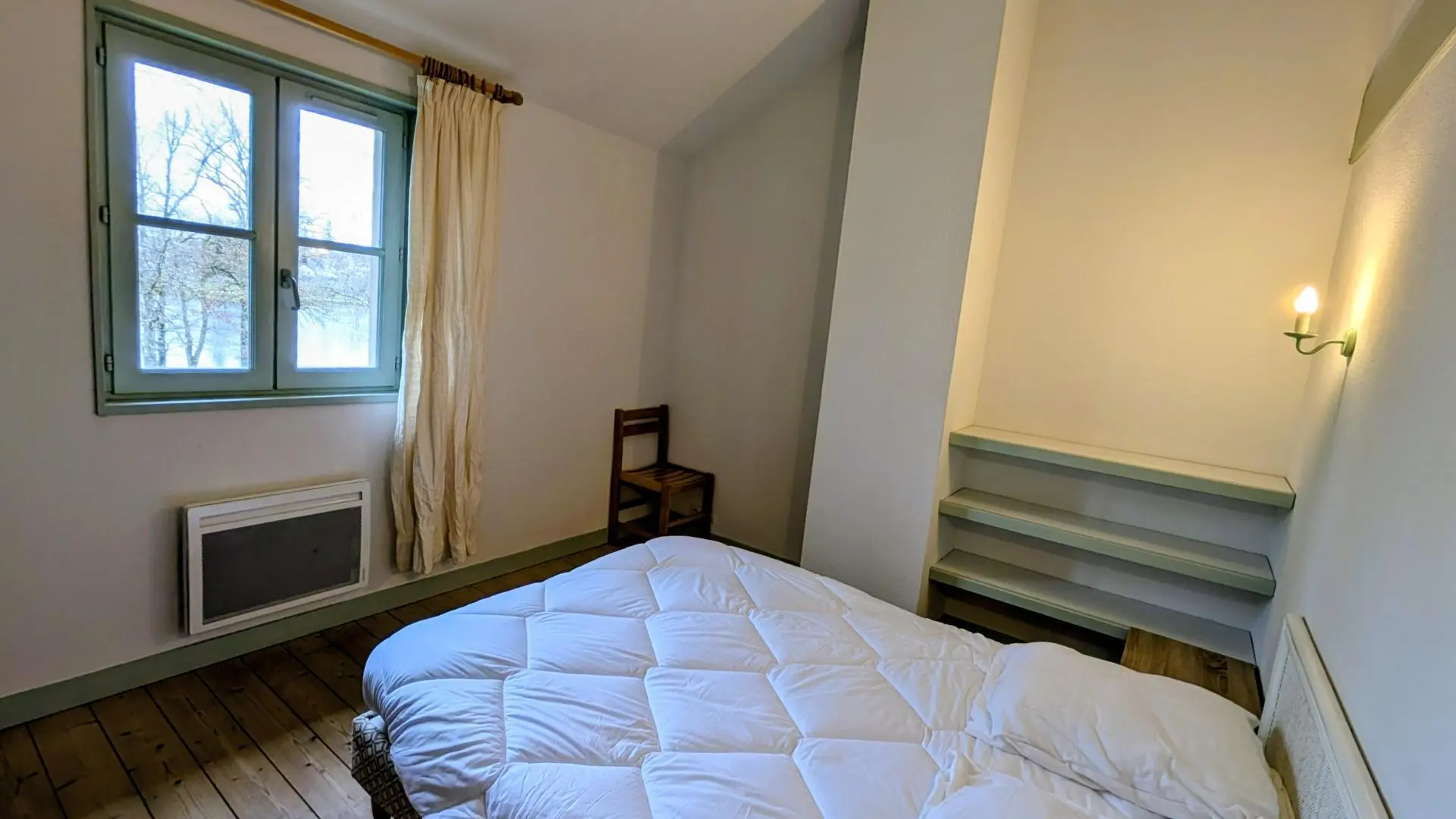 Gîte Basse Roche à Meuzac en Haute-Vienne - Limousin - chambre double étage_10