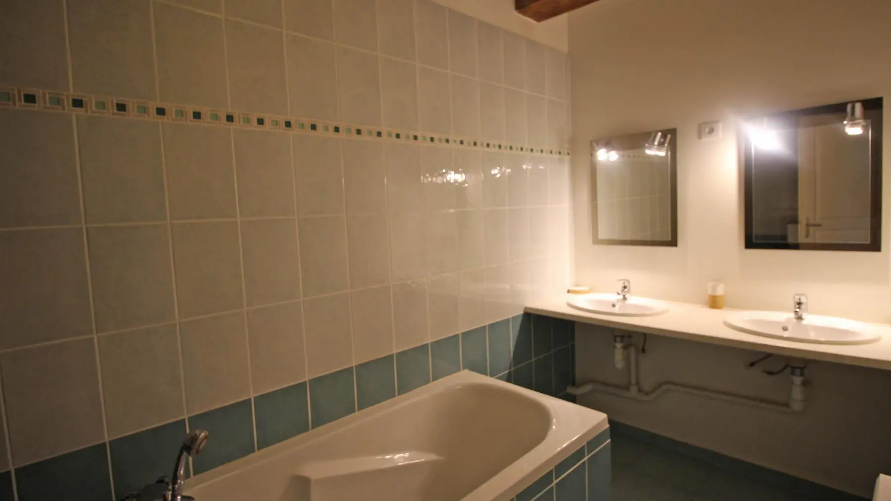 Gite La Feuillardière à Champagnac La Riviere en Haute-Vienne salle de bain en bas_24