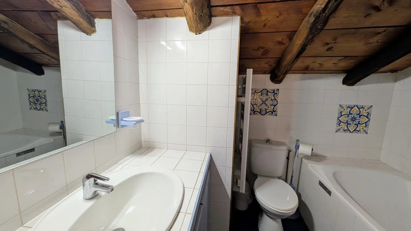 Gite Le Pressoir à Champagnac La Riviere en Haute-Vienne - salle de bains 2nd étage_13