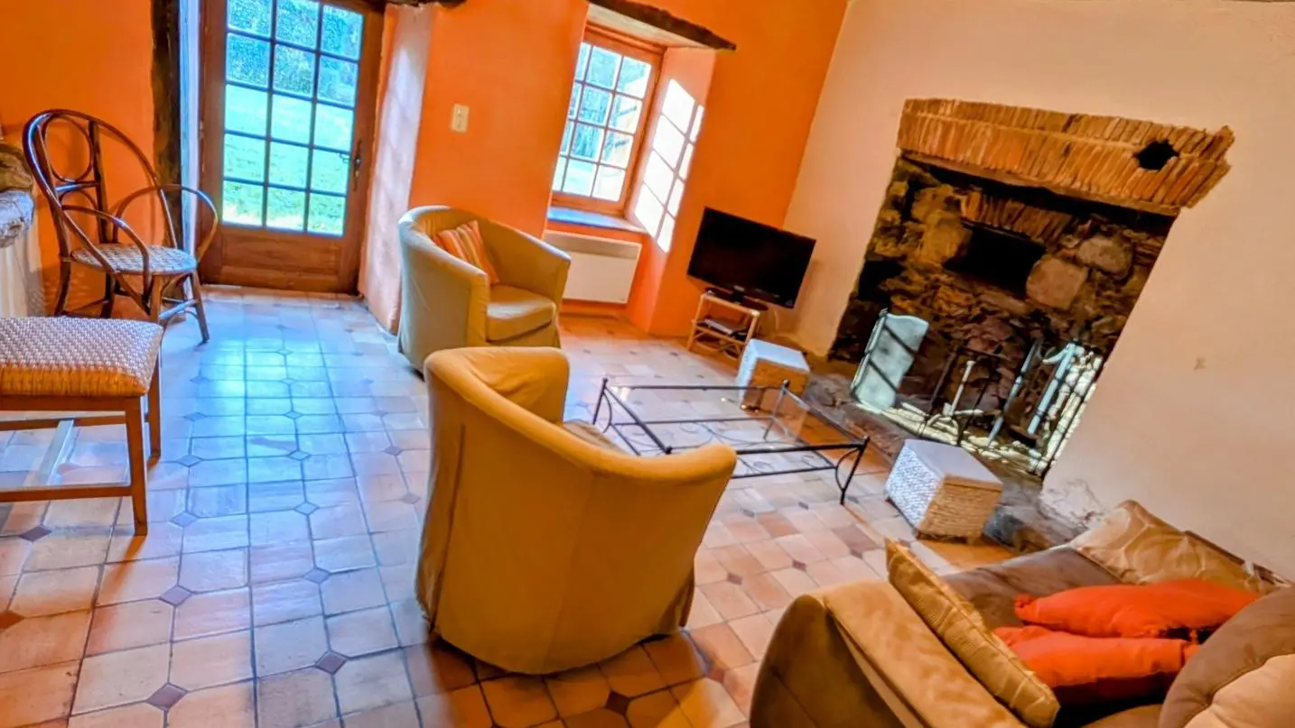 Gite Le Pressoir à Champagnac La Riviere en Haute-Vienne - salon_4