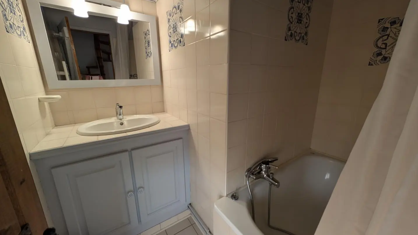 Gite Le Pressoir à Champagnac La Riviere en Haute-Vienne - s de bains 1er étage_11