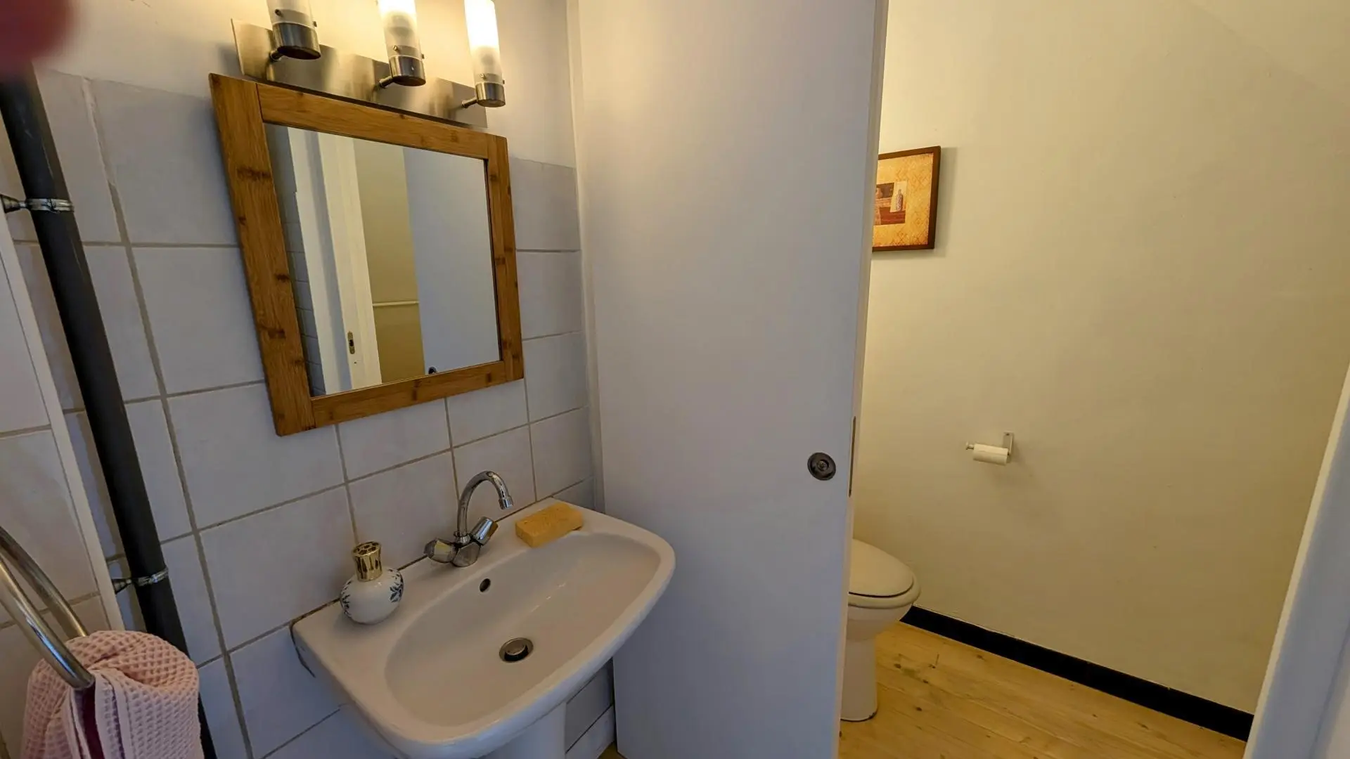 Gite de Belle Vue sur la commune de Dournazac en Haute-Vienne - Nouvelle Aquitaine - toilette rez de chaussée_8