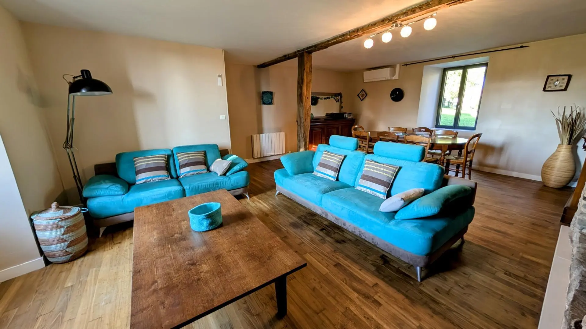 Gite de Belle Vue sur la commune de Dournazac en Haute-Vienne - Nouvelle Aquitaine - séjour salon_9