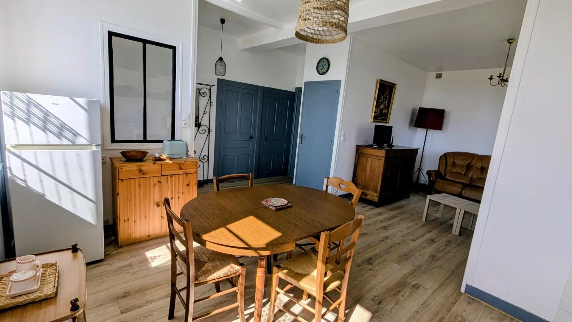 Gîte chez Marie-Louise à Dournazac en Haute-Vienne - Nouvelle Aquitaine - cuisine salon_8