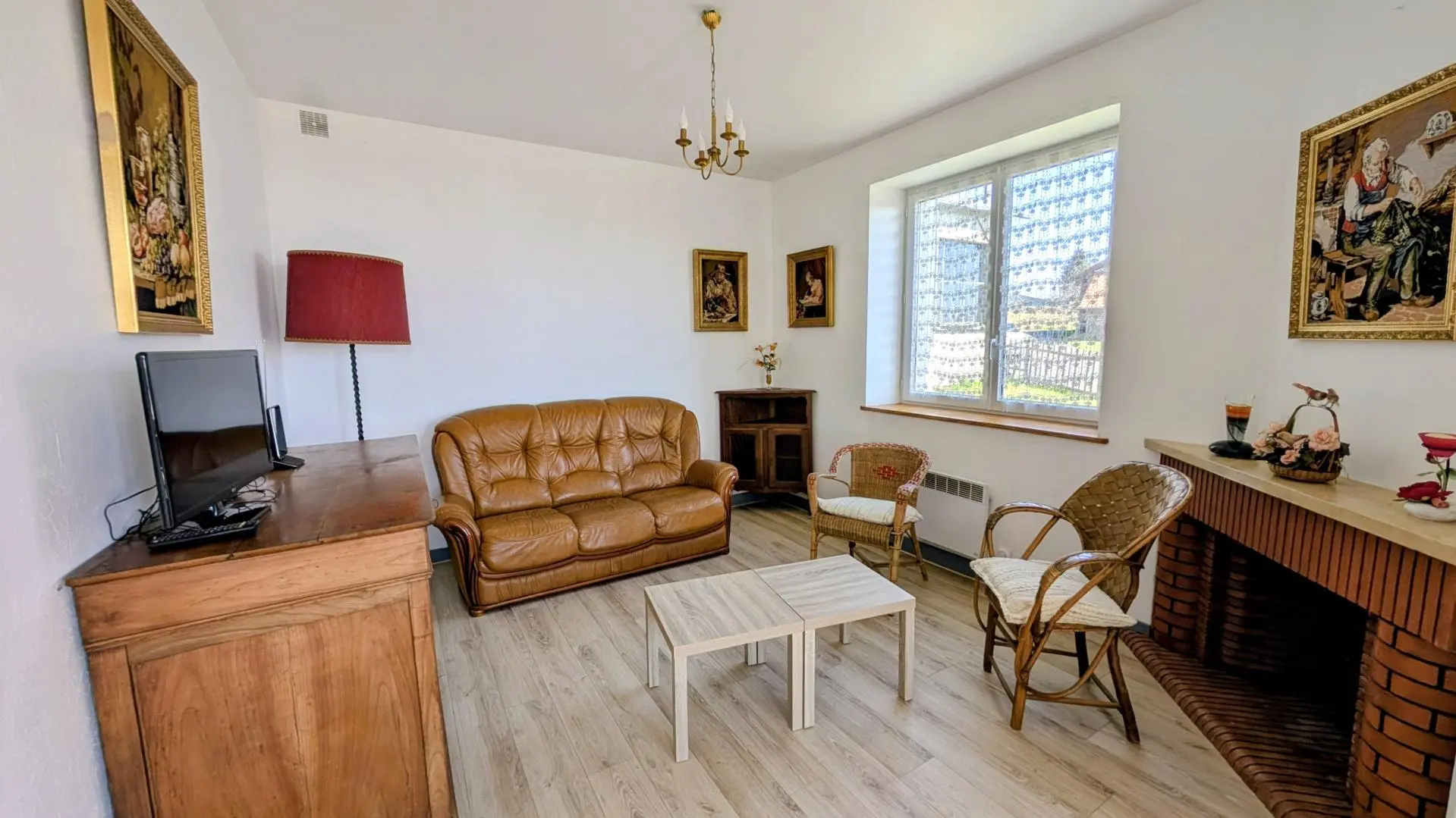 Gîte chez Marie-Louise à Dournazac en Haute-Vienne - Nouvelle Aquitaine - salon _10