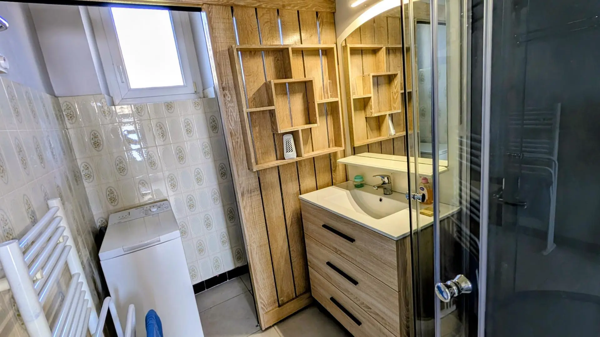 Gîte chez Marie-Louise à Dournazac en Haute-Vienne - Nouvelle Aquitaine - salle d'eau _11