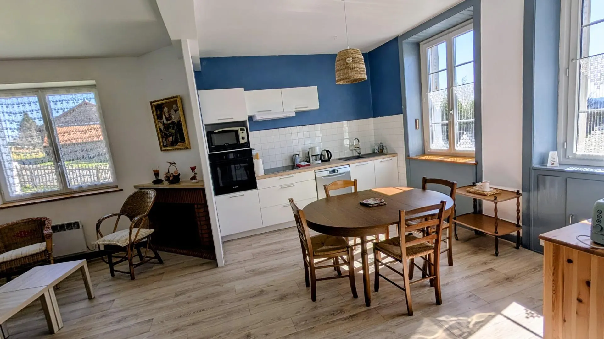 Gîte chez Marie-Louise à Dournazac en Haute-Vienne - Nouvelle Aquitaine - cuisine salon _5