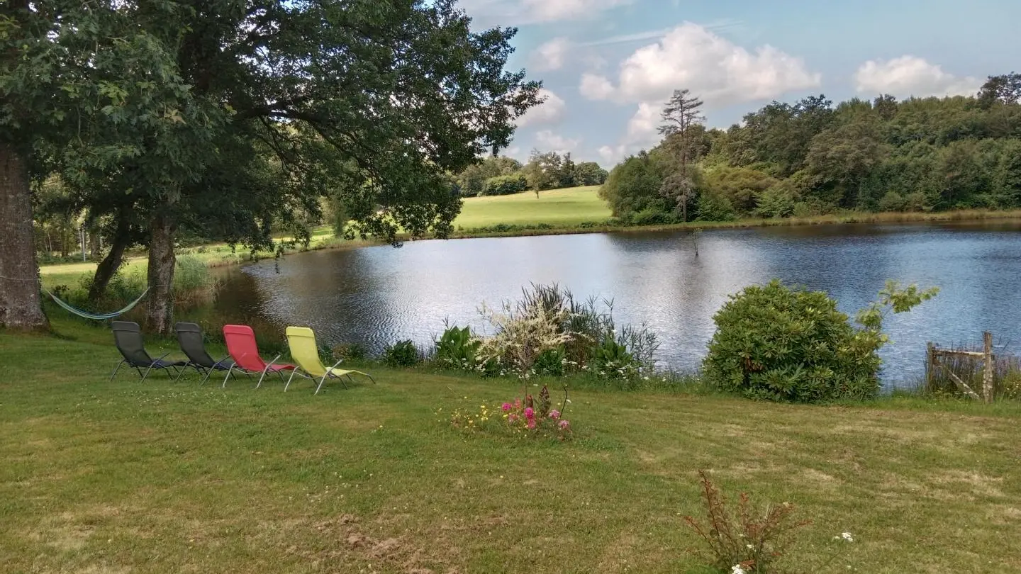 Gite de la Petite Lisonne - commune de Marval en Haute-vienne - Limousin - vue sur l'étang _32