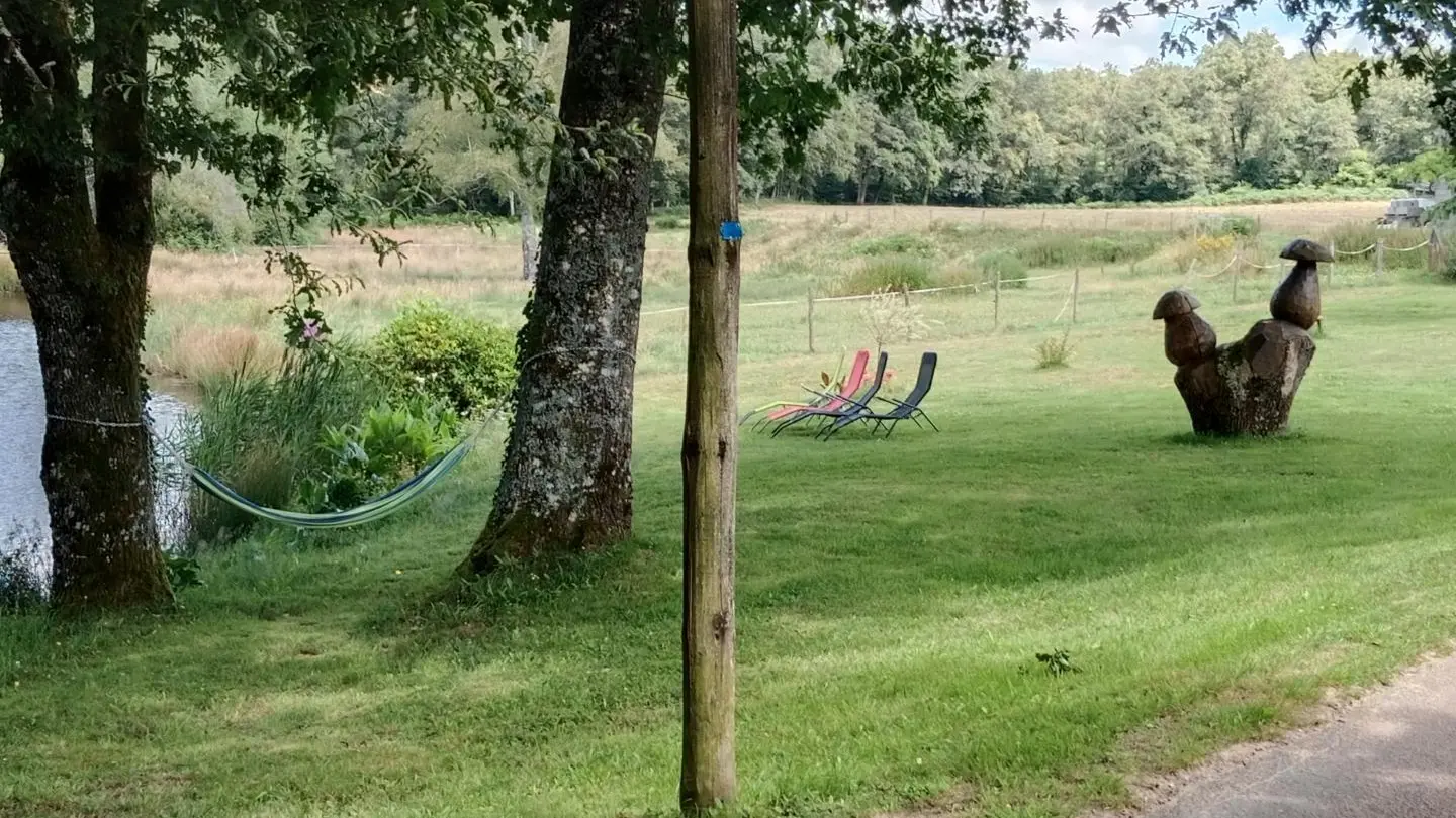 Gite de la Petite Lisonne - commune de Marval en Haute-vienne - Limousin - vue sur l'étang _31