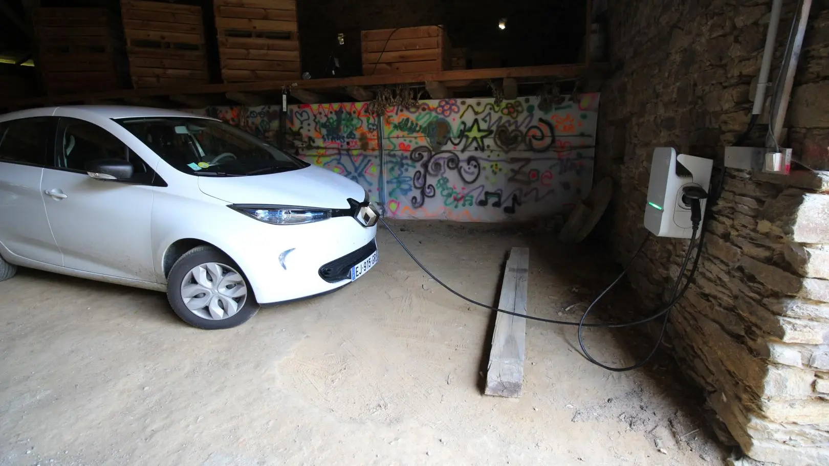 Gîte des Petites Brégères à Oradour sur Vayres en Haute-Vienne la borne vous permettant de recharger un véhicule électrique _41