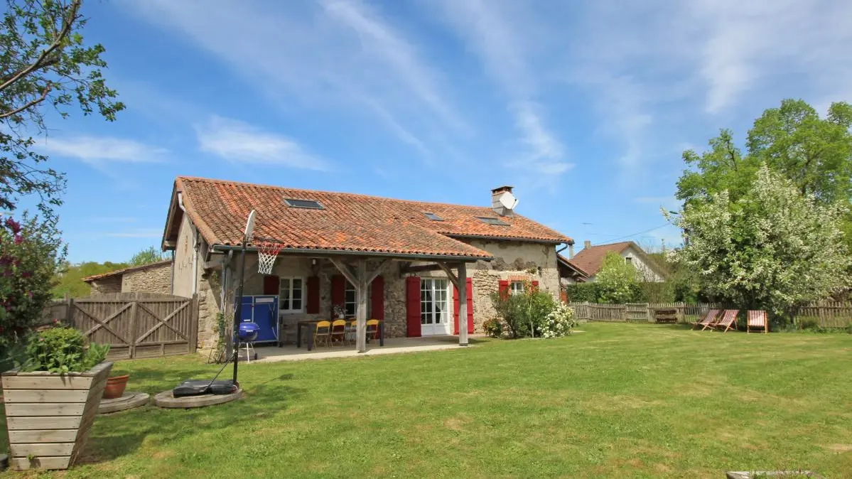 Gite  Lascaux à Saint Mathieu en Haute-Vienne (Limousin)- vue du jardin_26