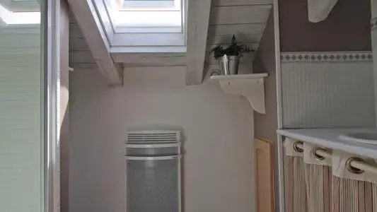 Gite  Lascaux à Saint Mathieu en Haute-Vienne (Limousin)- salle d'eau de l'étage_19