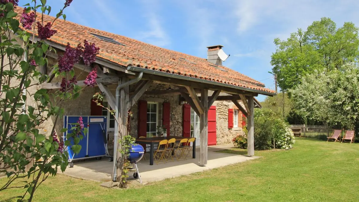 Gite  Lascaux à Saint Mathieu en Haute-Vienne (Limousin)- vue du jardin_3