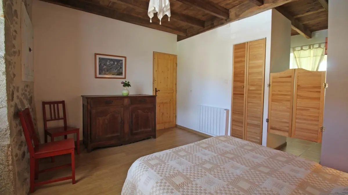 Gite  Lascaux à Saint Mathieu en Haute-Vienne (Limousin)- chambre 1 en rez-de-chaussée_12