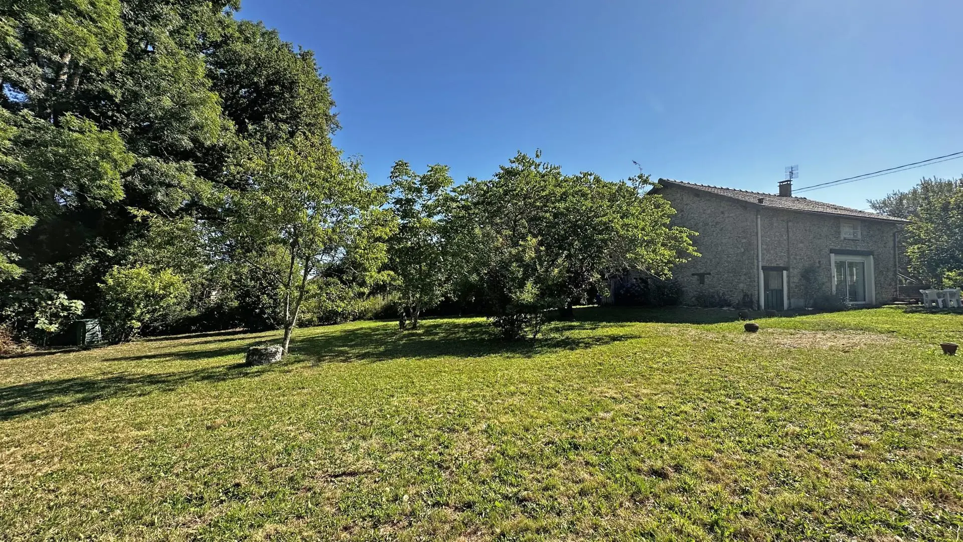 Gîte 'Neuville' à Saint-Mathieu en Haute-Vienne (Nouvelle Aquitaine)_23