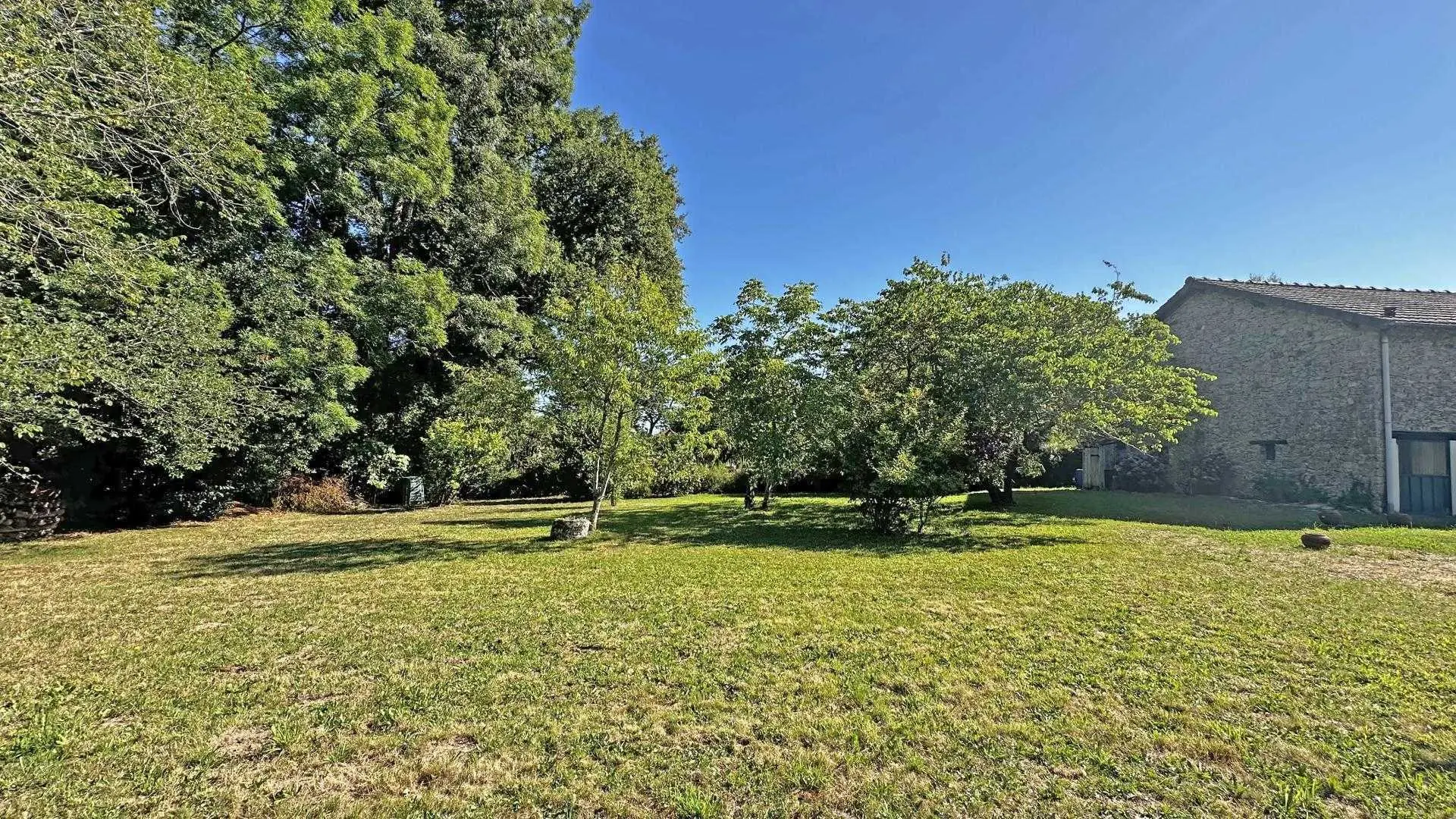 Gîte 'Neuville' à Saint-Mathieu en Haute-Vienne (Nouvelle Aquitaine)_22