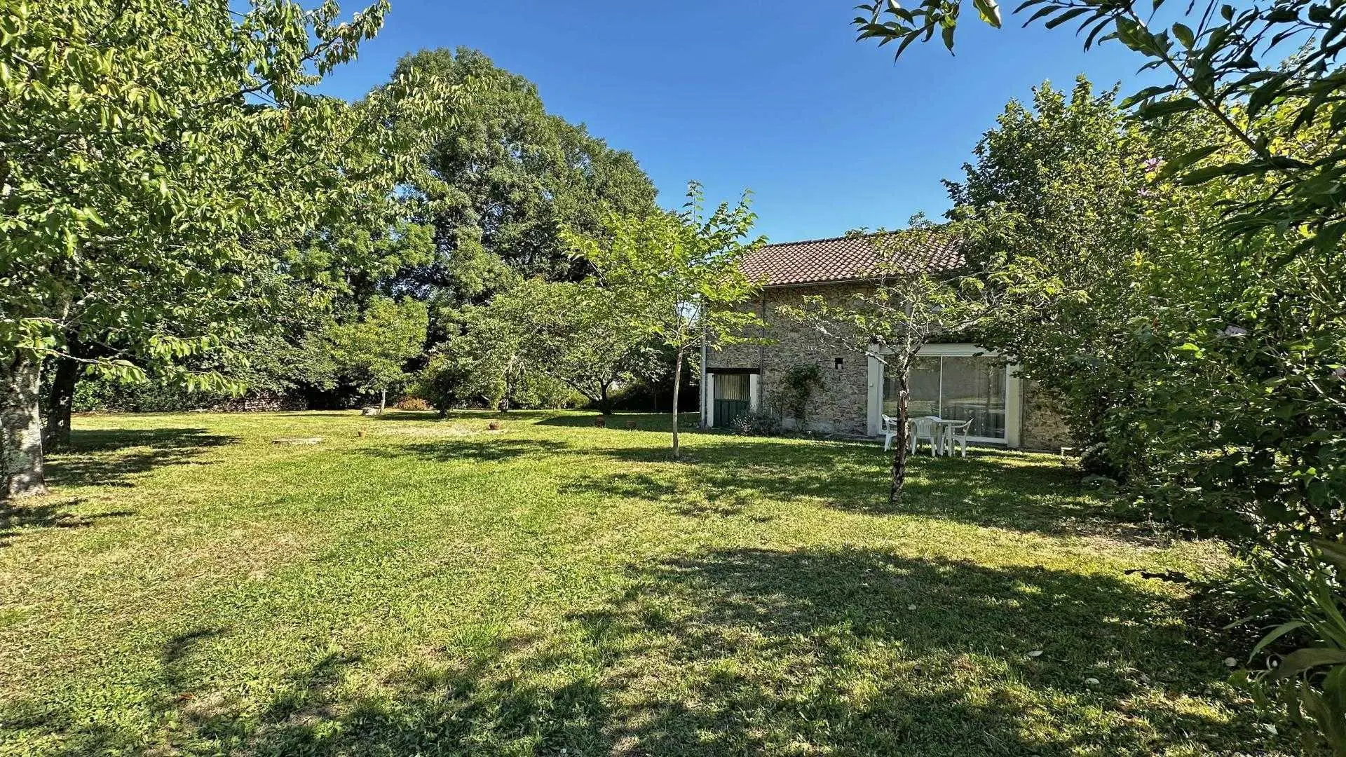 Gîte 'Neuville' à Saint-Mathieu en Haute-Vienne (Nouvelle Aquitaine)_20