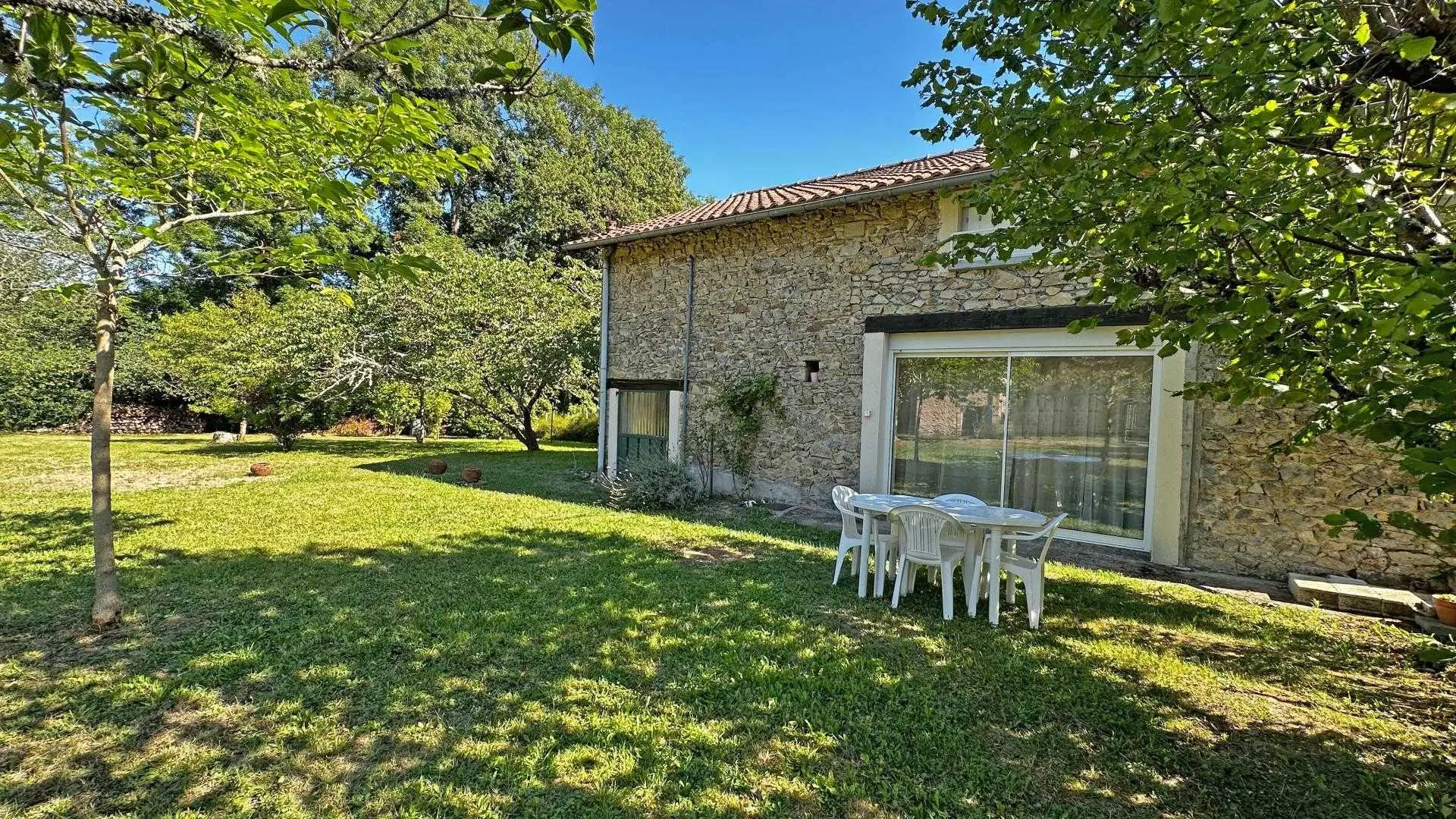 Gîte 'Neuville' à Saint-Mathieu en Haute-Vienne (Nouvelle Aquitaine)_1