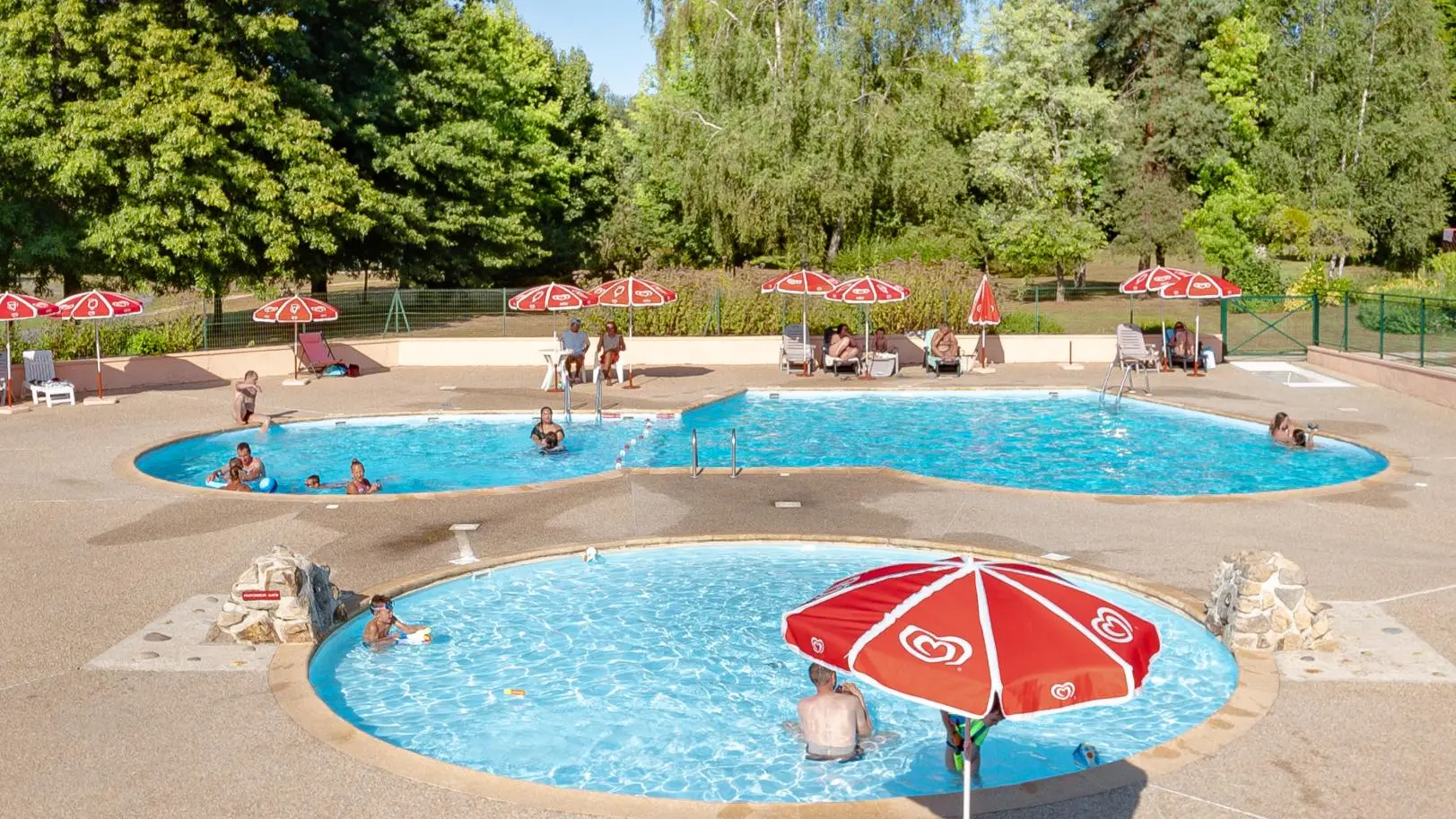 Gite Les Ribières à Les Cars en Haute-Vienne (Nouvelle Aquitaine) - piscine_2