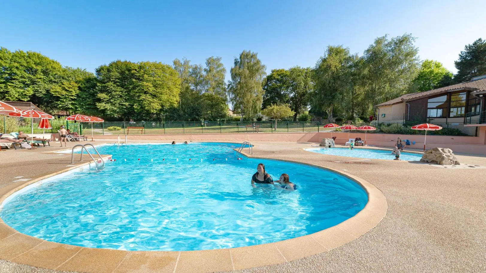 Gite Les Ribières à Les Cars en Haute-Vienne (Nouvelle Aquitaine) - piscine_2
