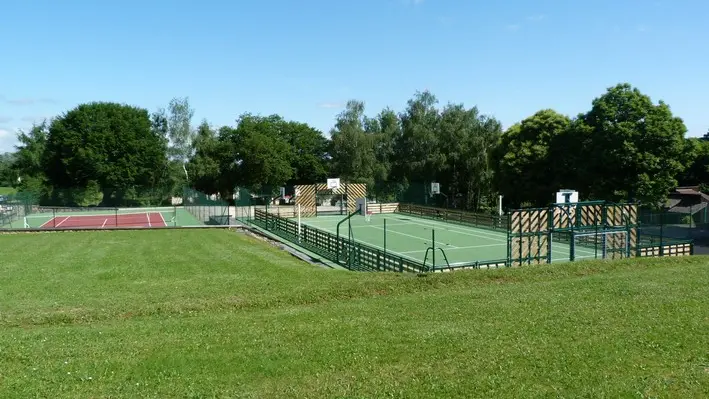 Gite Les Ribières à Les Cars en Haute-Vienne (Nouvelle Aquitaine) - Terrain multisports, Tennis_3