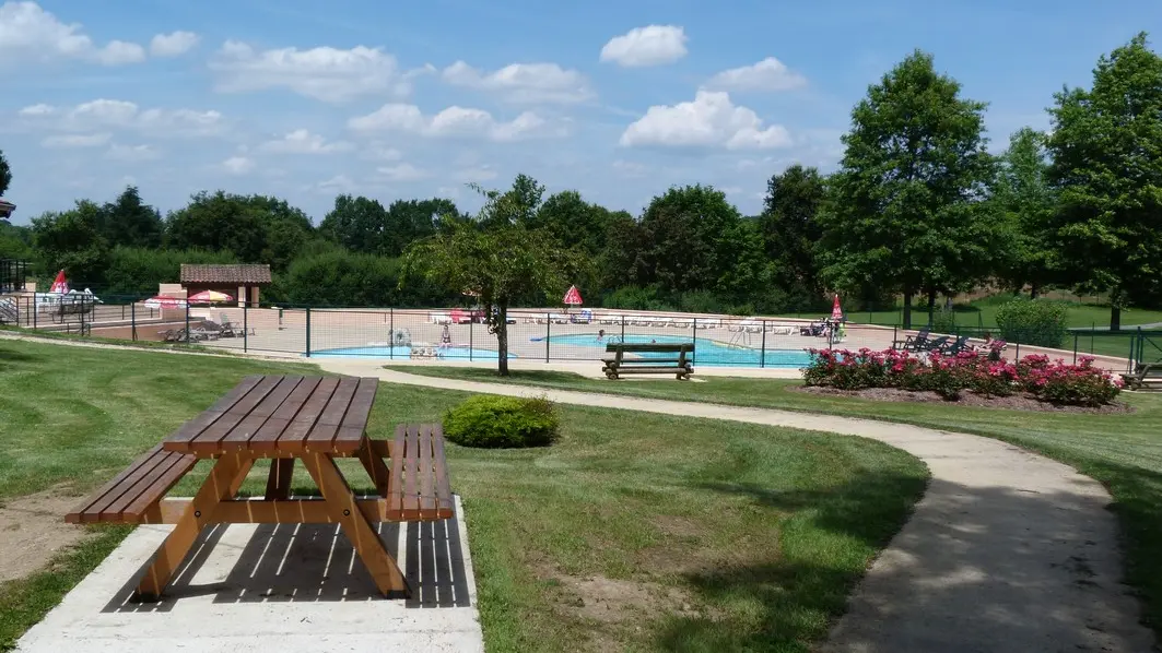 Gite Les Ribières à Les Cars en Haute-Vienne (Nouvelle Aquitaine) - Piscine_16