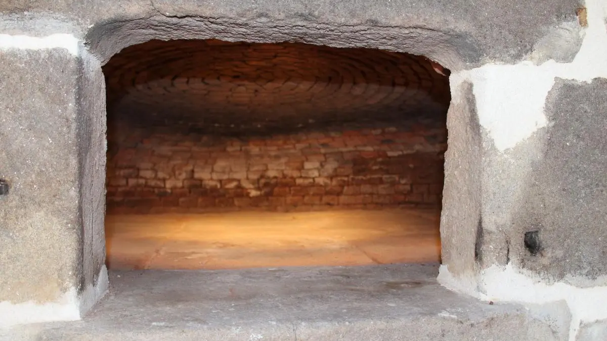 Gîtes de France La Chaudière à St Auvent, Haute Vienne, ancien four à pain mis en valeur_28