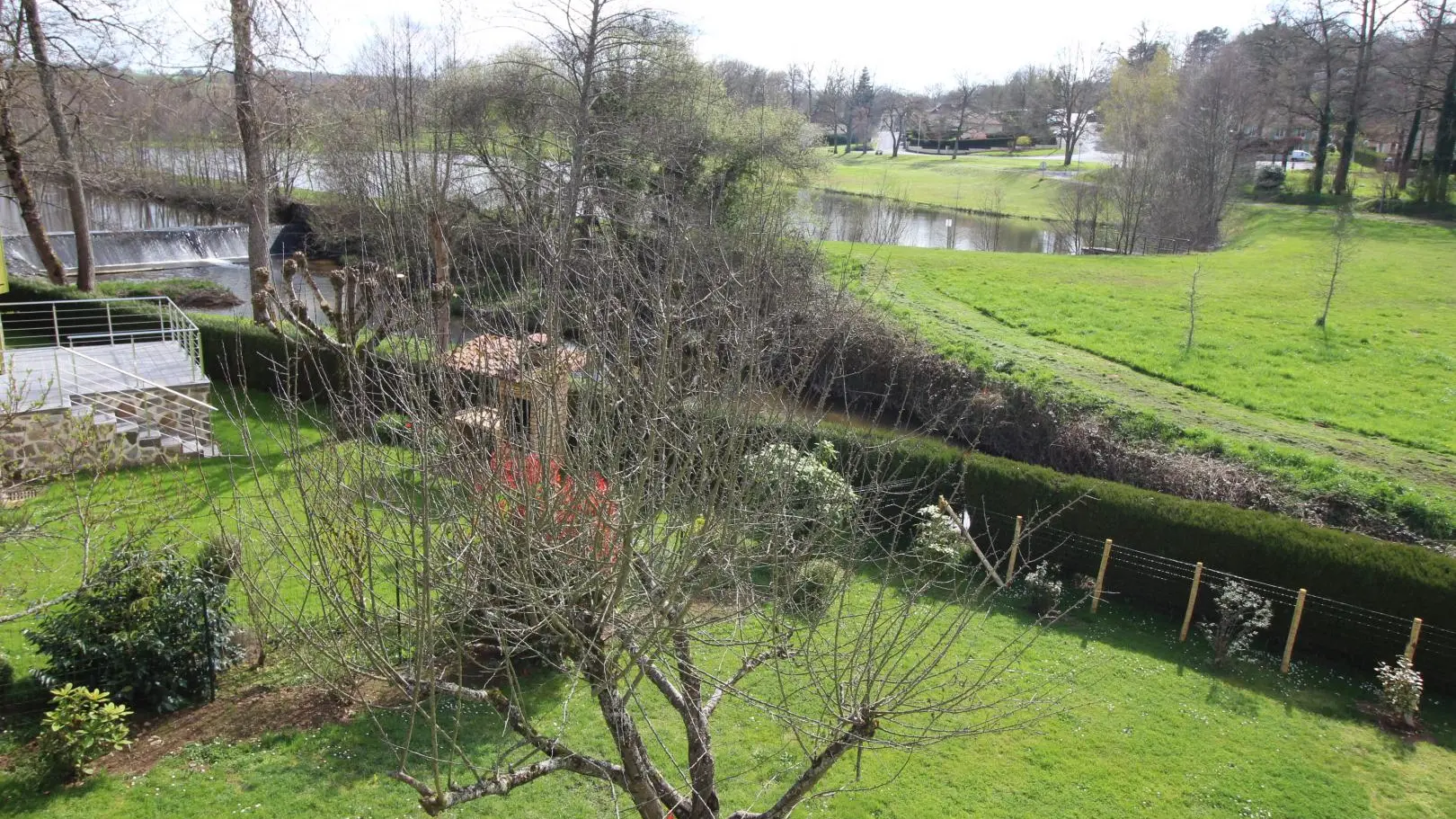 Gite Libellules et papillons à Saint Laurent Sur Gorre en Haute-Vienne (Limousin. La Gorre vue de la terrasse._21