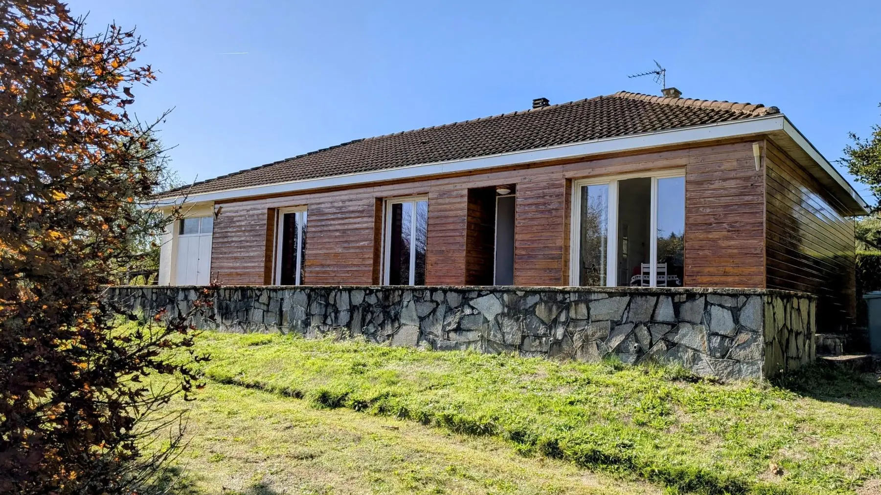 gite de la Maison du cèdre à Bonnac La Cote en Haute-Vienne_1