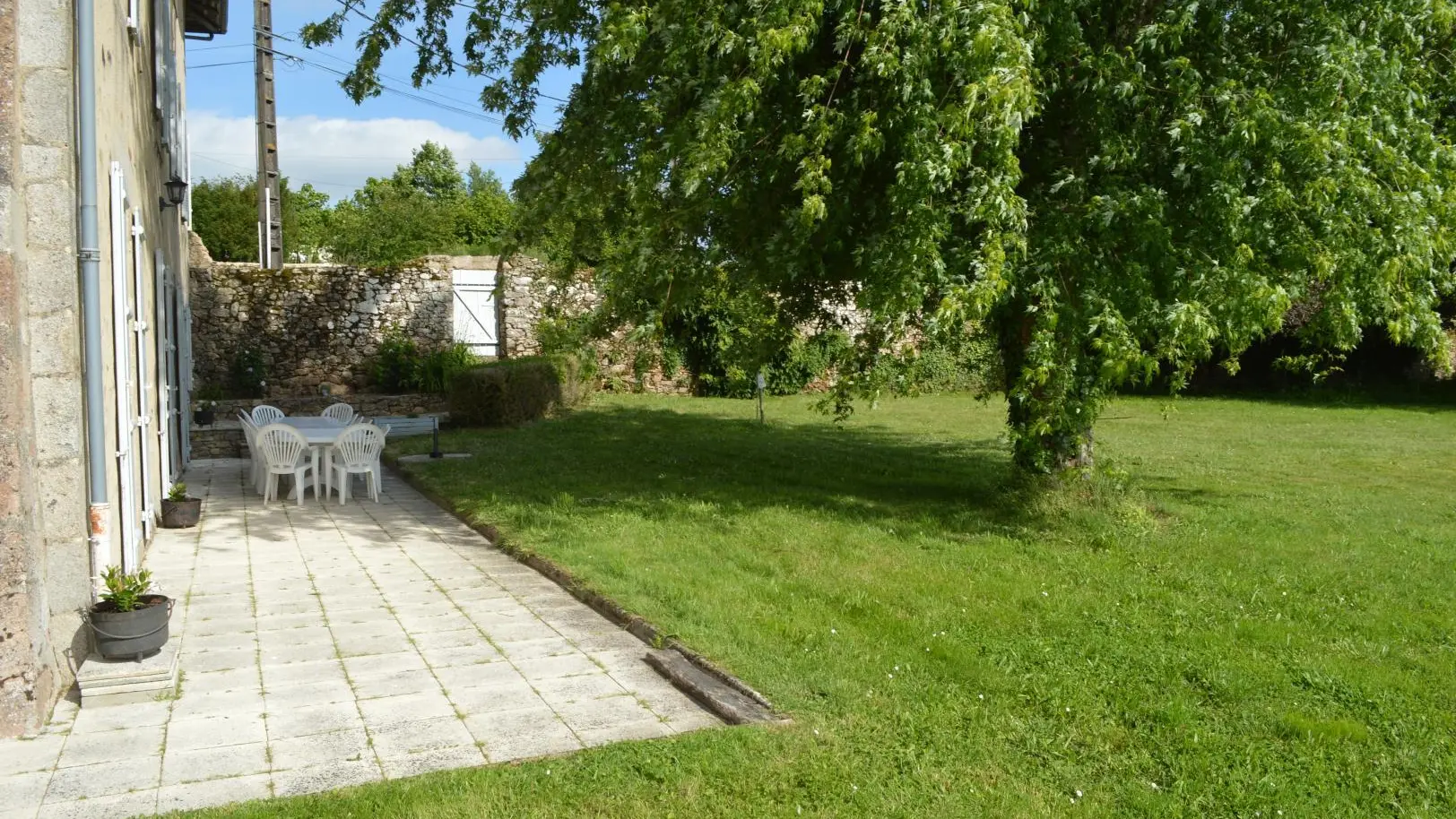 Gite des Hauts de Bosmie, commune de Bosmie l'Aiguille en Limousin - la terrasse_25