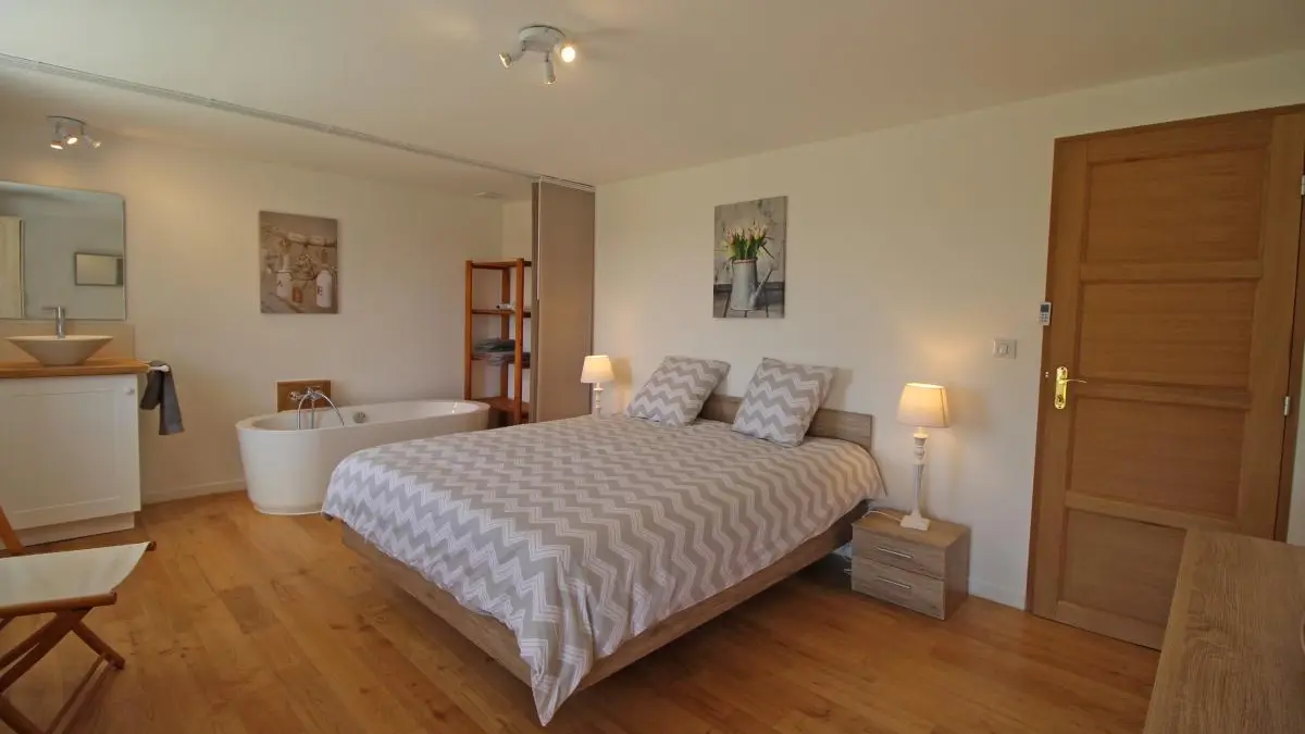 1 chambre du 1 er étage - Lit 1M60 - Gîte Chez le Bayle à Condat sur Vienne en Haute-Vienne (Limousin)_15