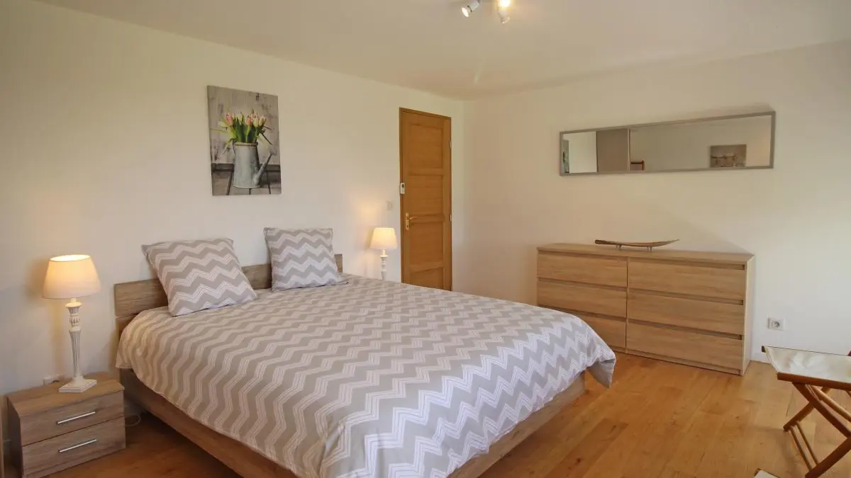 1 chambre du 1 er étage. lit 1 m 60. Gîte Chez le Bayle à Condat sur Vienne en Haute-Vienne (Limousin)_14