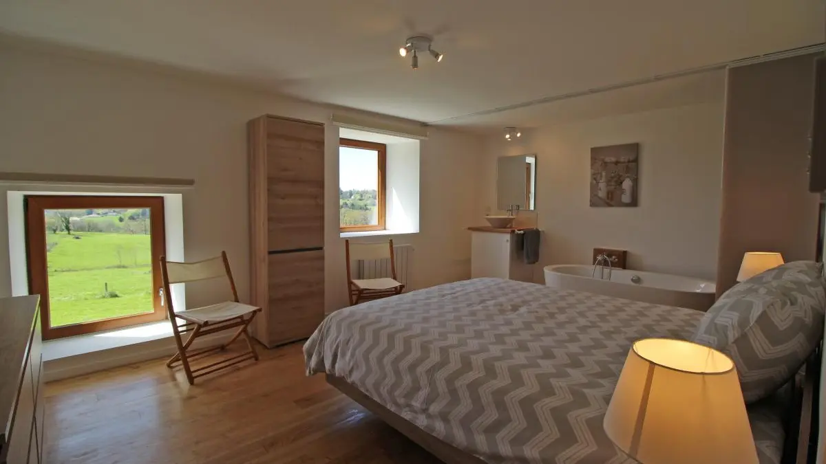 1 chambre du 1 er étage  avec vue sur la vallée  de la Vienne- Gîte Chez le Bayle à Condat sur Vienne en Haute-Vienne (Limousin)_31