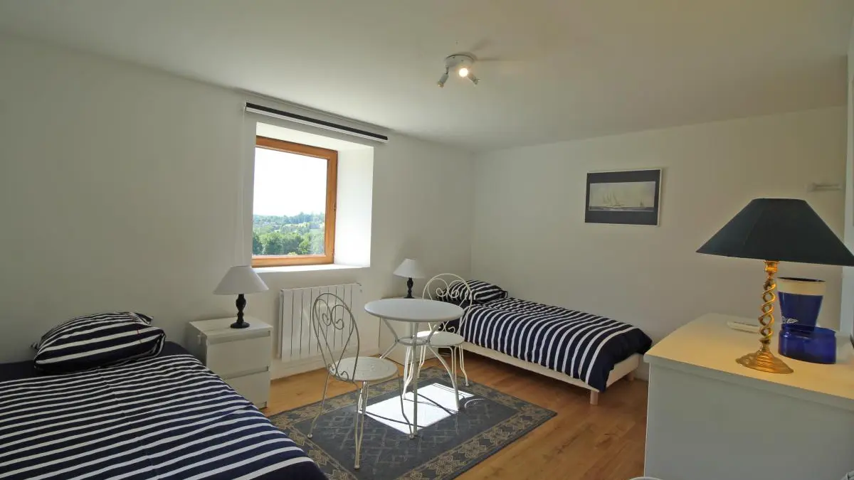 1 chambre du 1 er étage. 2 lits de 90. Gîte Chez le Bayle à Condat sur Vienne en Haute-Vienne (Limousin)_17