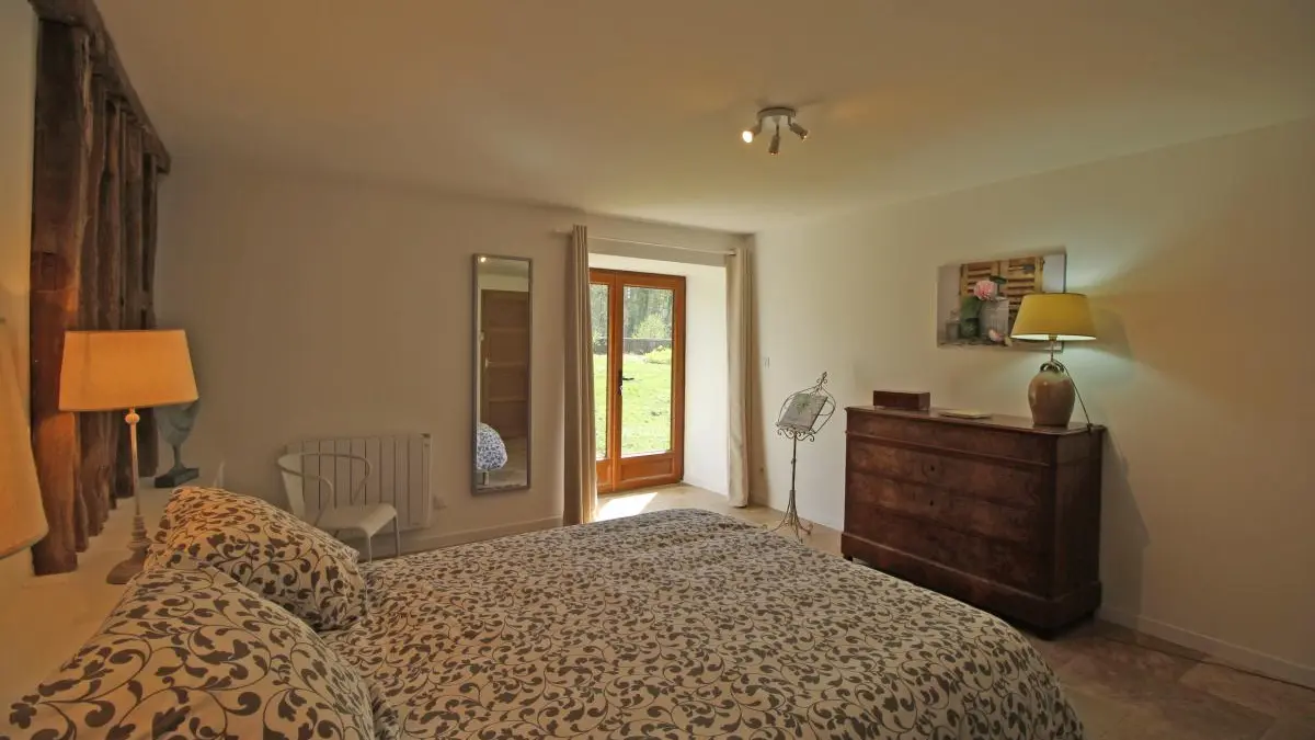 La chambre du RC. Lit 1 m 60. Gîte Chez le Bayle à Condat sur Vienne en Haute-Vienne (Limousin)_30