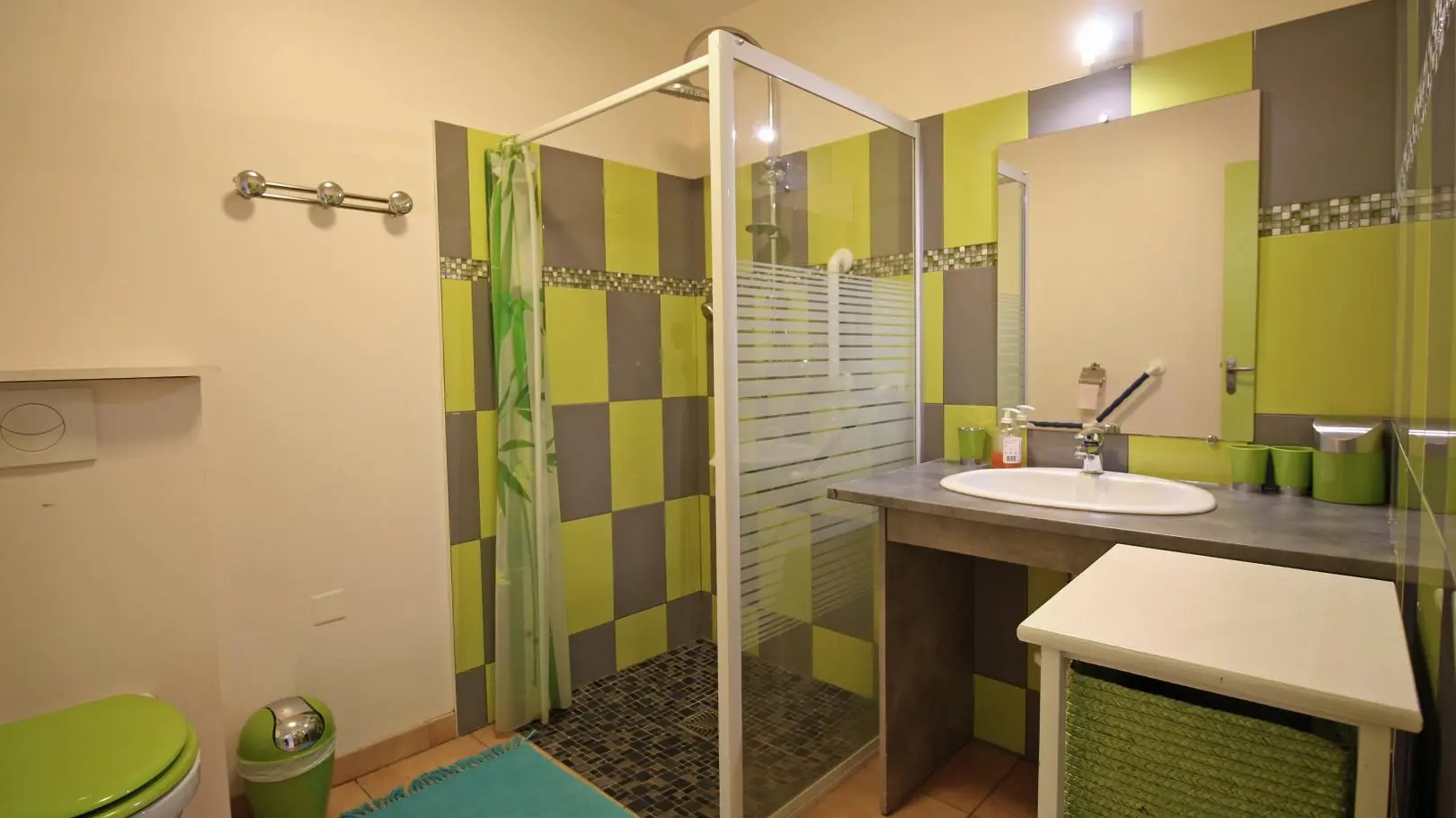 Gite Chabatz d'entrar à Pouleinat commune d'Eyjeaux en Haute-Vienne (Limousin en Nouvelle Aquitaine). Salle d'eau rez-de-chaussée._24