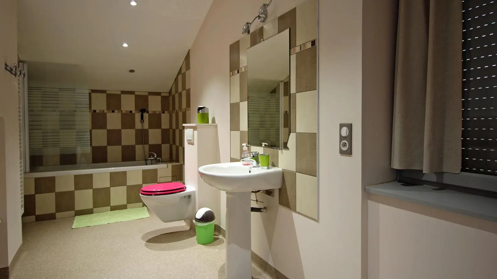 Gite Chabatz d'entrar à Pouleinat commune d'Eyjeaux en Haute-Vienne (Limousin en Nouvelle Aquitaine) Salle de bains étage._22