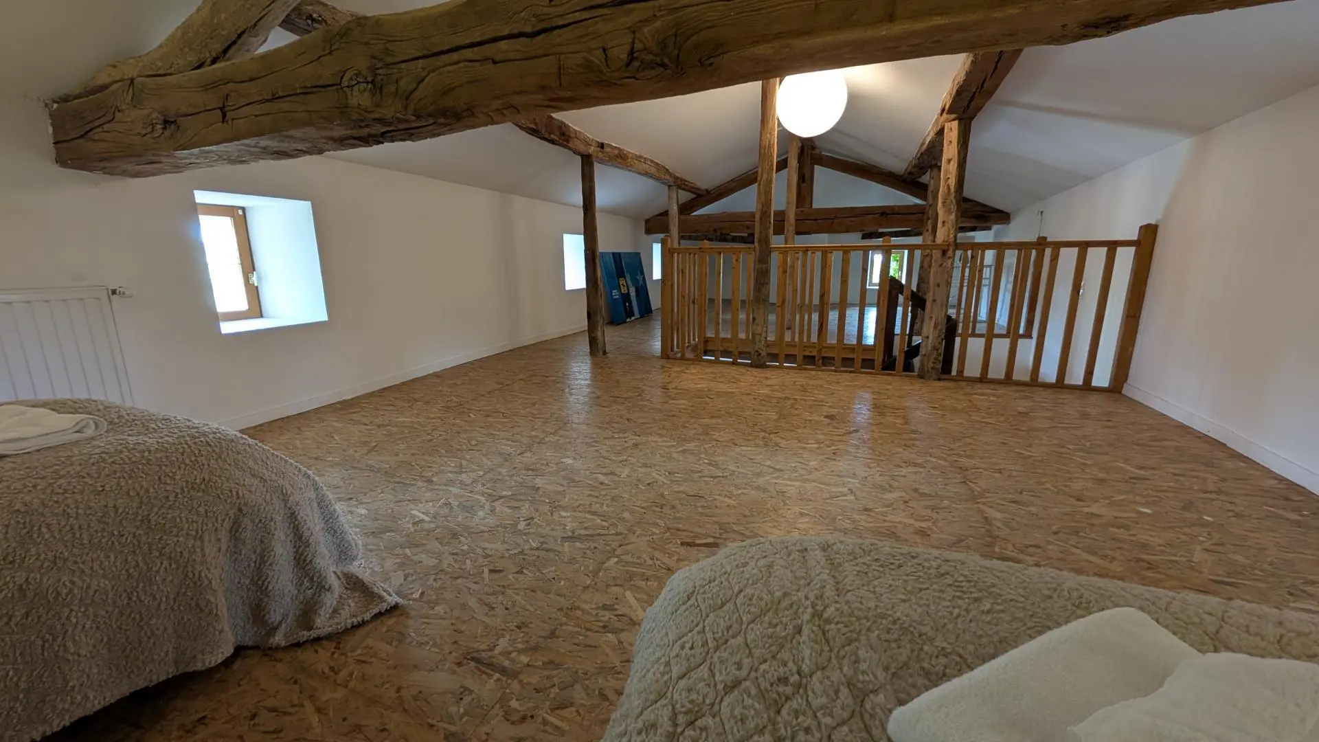 Gite La maison des Hortensias à Saint Gence en Haute-Vienne - en comble chambre pour 2 personnes et espace _12