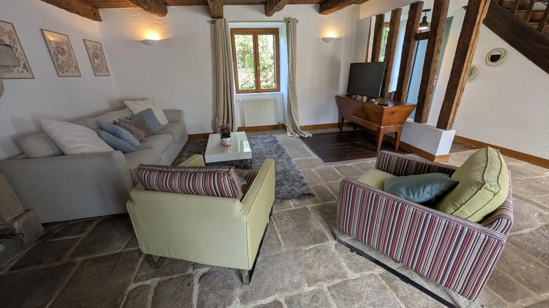 Gite La maison des Hortensias à Saint Gence en Haute-Vienne - salon_6